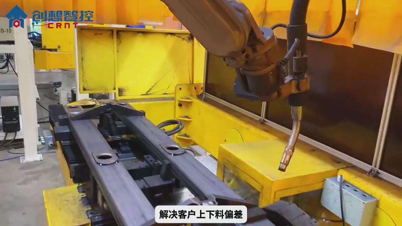 創(chuàng)想智控激光焊縫跟蹤系統(tǒng)協(xié)同松下機器人自動焊接高機貼板的應(yīng)用