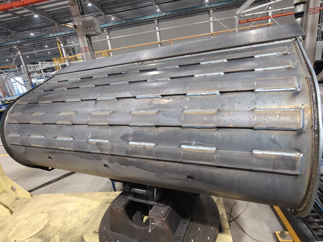 焊接機(jī)器人智能化升級(jí)：創(chuàng)想智控焊縫視覺(jué)跟蹤系統(tǒng)在建筑工程挖斗焊接中的應(yīng)用